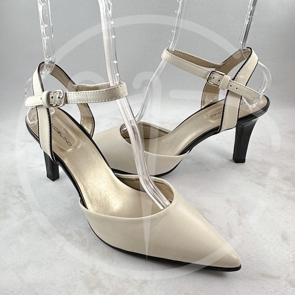 W 9.5M Bandolino Strappy Heels - Picture 9 of 10